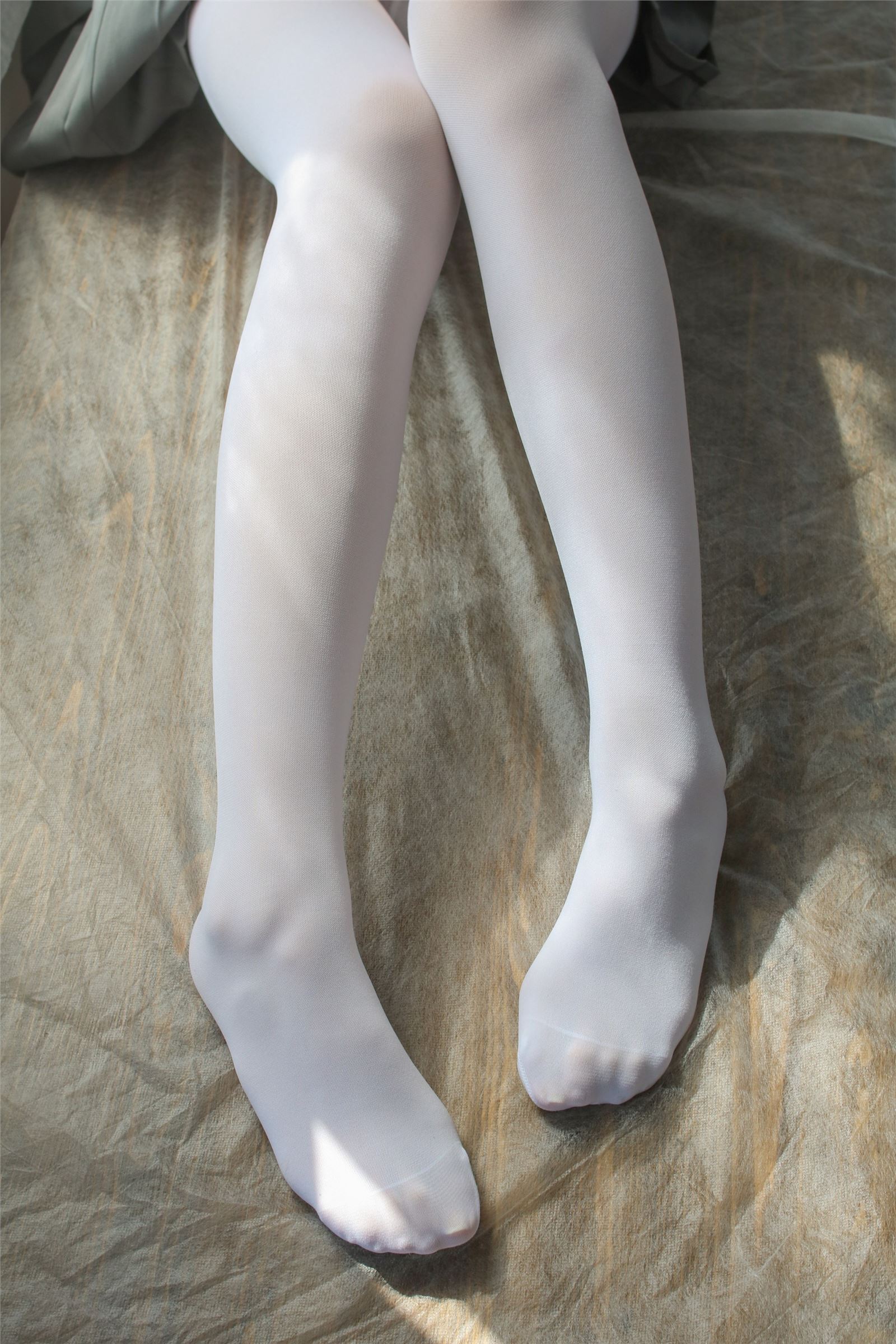 森萝财团写真 - [BETA-029] 玩手机的白丝少女 2